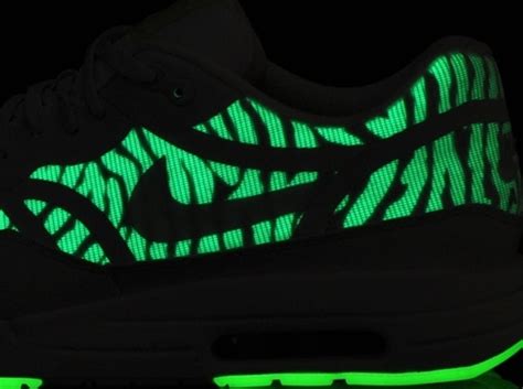 Buy Air Max 90 Premium 'Glow In The Dark' 